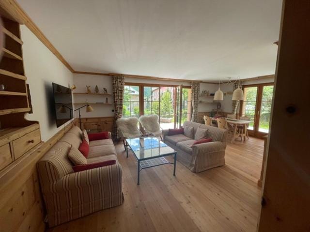 Communal lounge/ TV room, TV and multimedia, Living room, Seating area, Evening entertainment