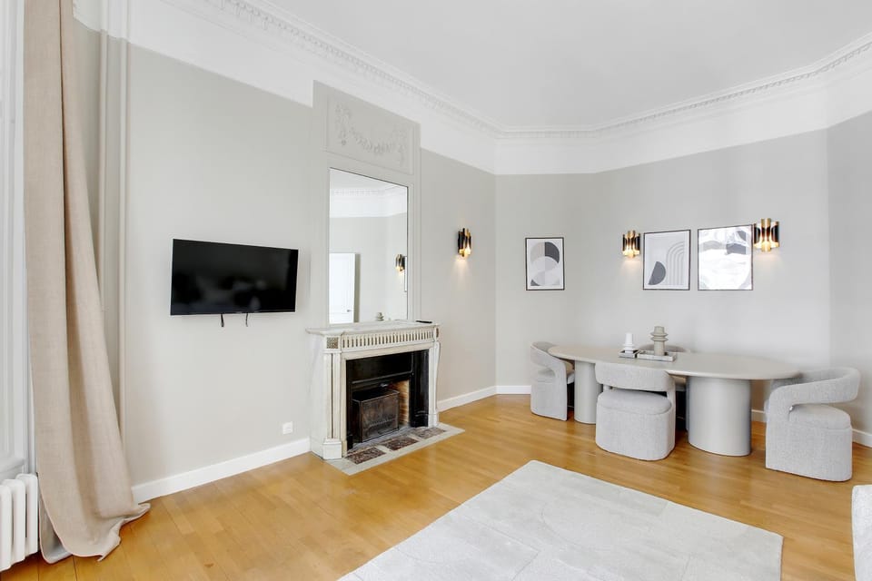 TV and multimedia, Dining area, fireplace