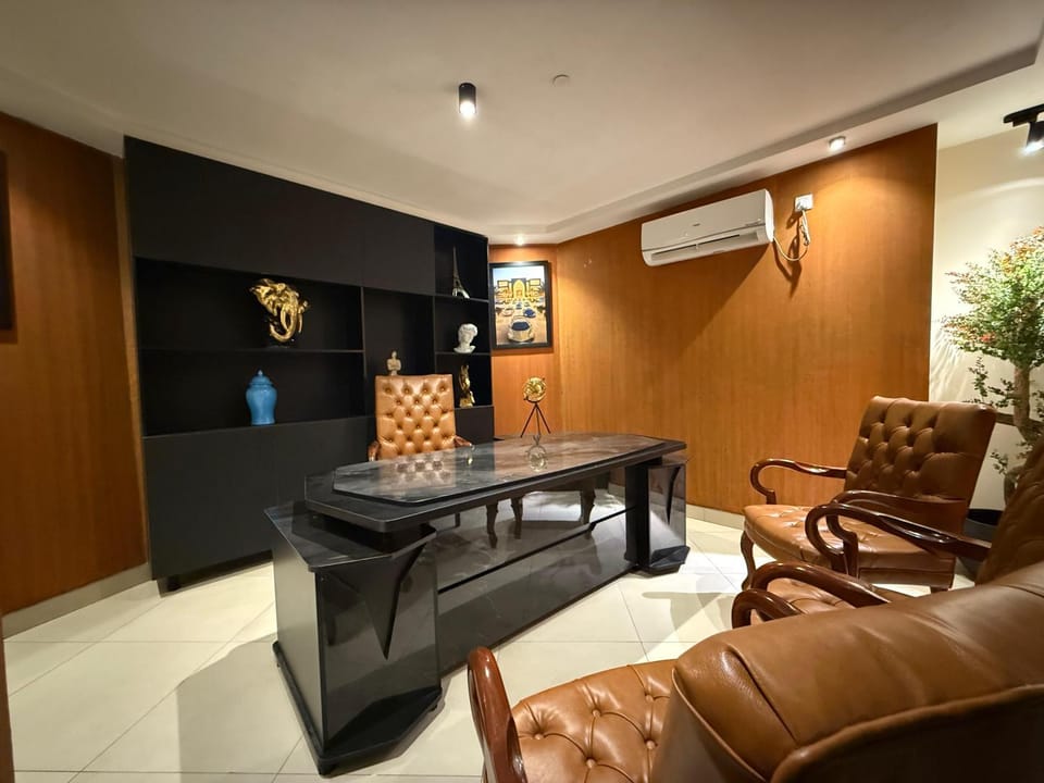Seating area, Meeting/conference room, air conditioner