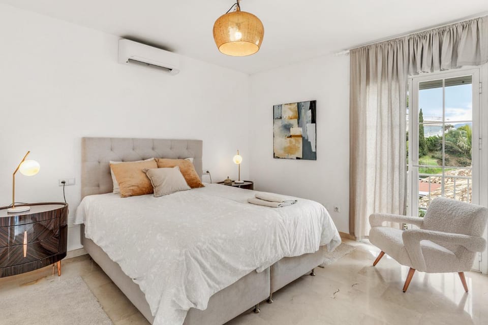 Living room, Bedroom