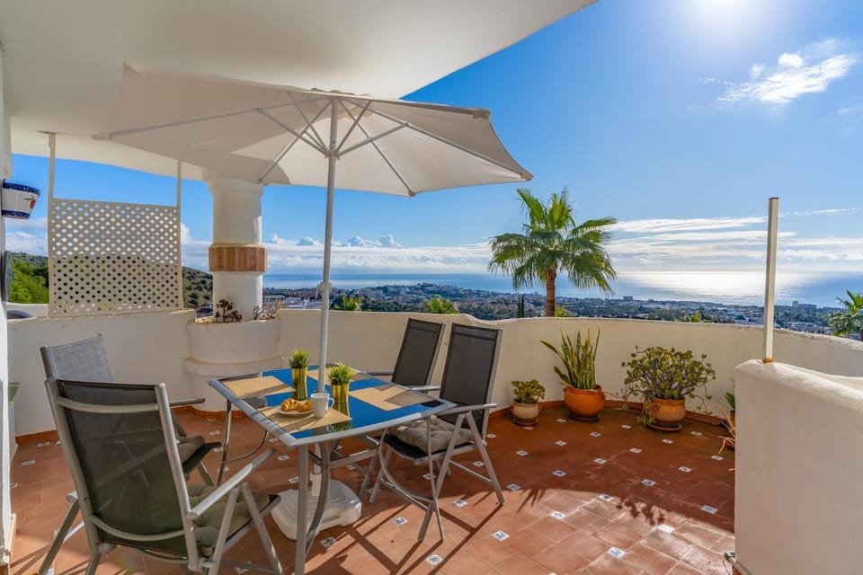 Property building, Balcony/Terrace, Living room