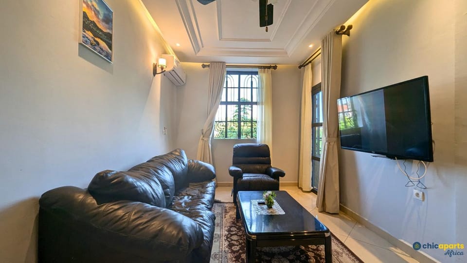 Communal lounge/ TV room, TV and multimedia, Living room, Seating area, air conditioner