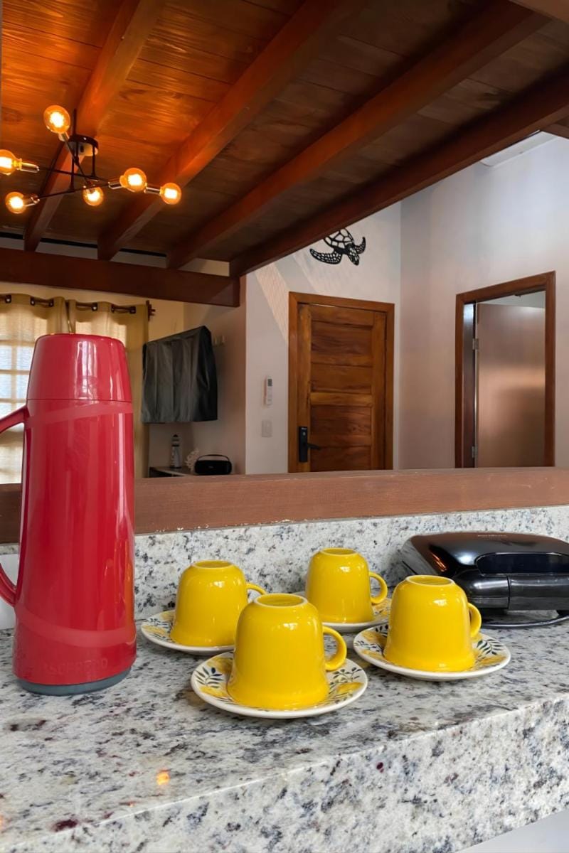 Coffee/tea facilities, Kitchen or kitchenette, Dining area