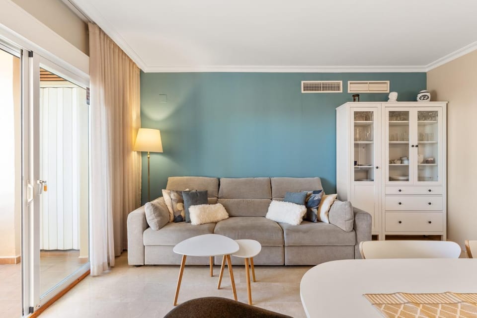 Property building, Balcony/Terrace, Living room