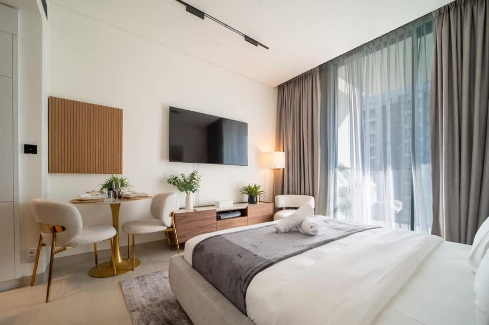 Beautifully Furnished Studio in Binghatti Azure Apartment in Dubai
