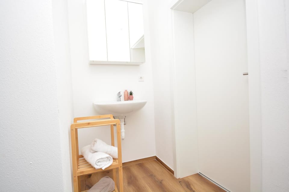 Bathroom, towels
