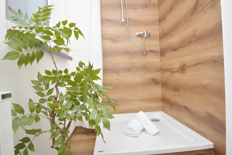 Shower, Bathroom, towels