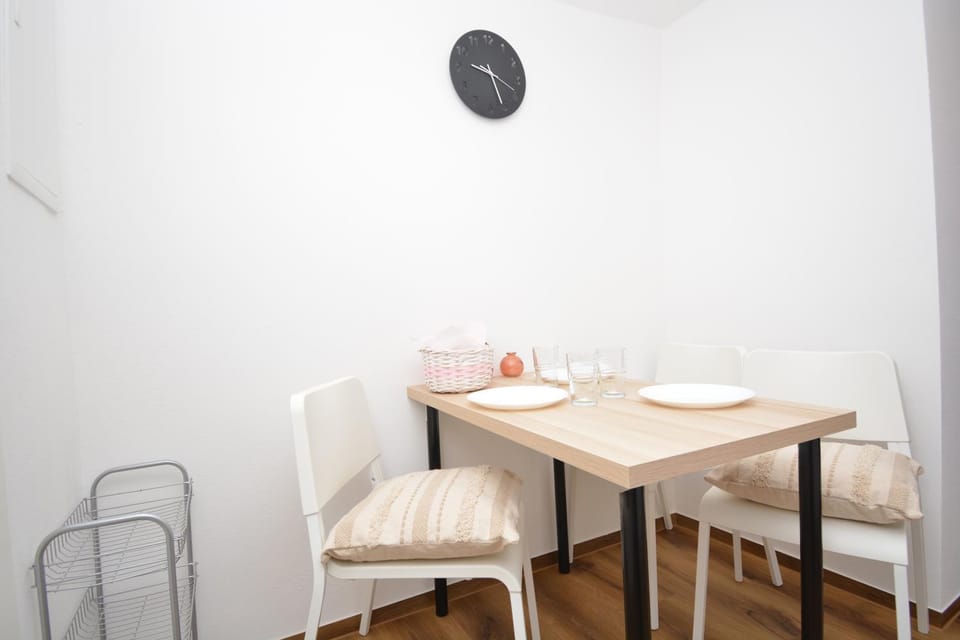 Seating area, Dining area