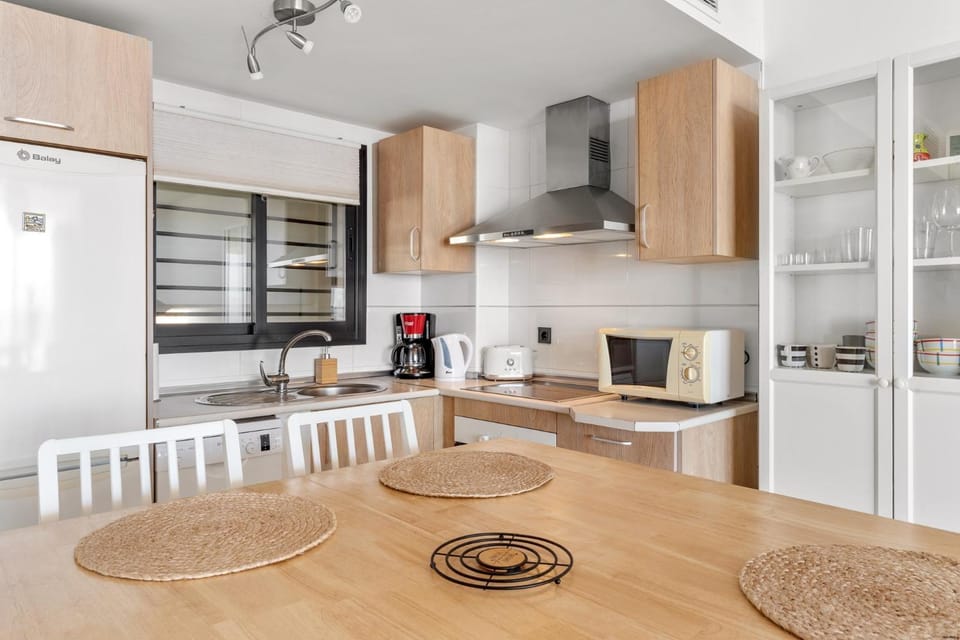 Kitchen or kitchenette, Living room