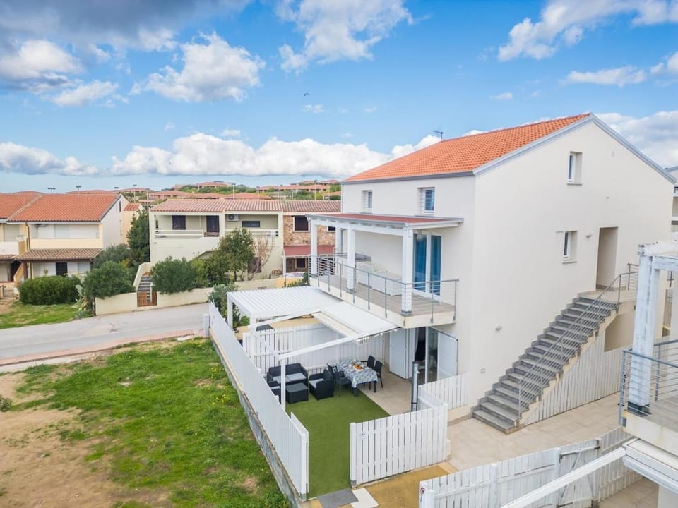 Neighbourhood, Street view