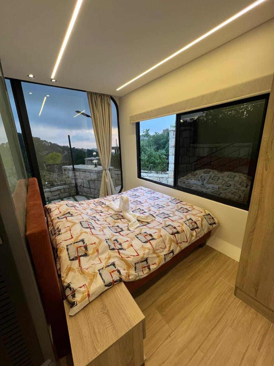 Bed, Bedroom, Mountain view