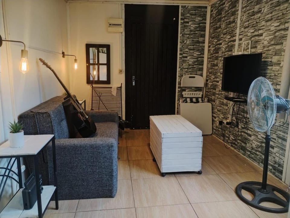 Communal lounge/ TV room, TV and multimedia, Living room, Seating area, Evening entertainment