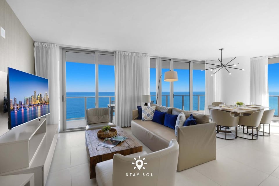Oceanline 3BR Corner Balcony & Calm Seas House in Hollywood Beach