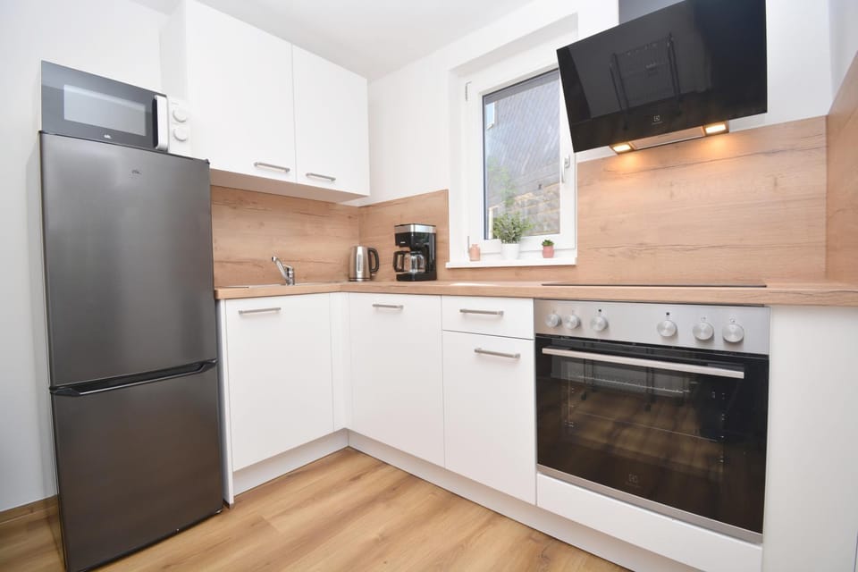 TV and multimedia, Kitchen or kitchenette, dishwasher, oven, stove