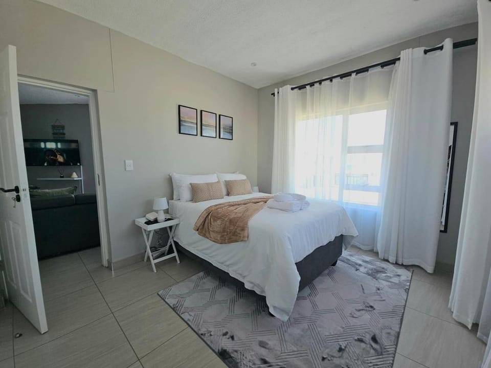 Photo of the whole room, Bedroom, towels