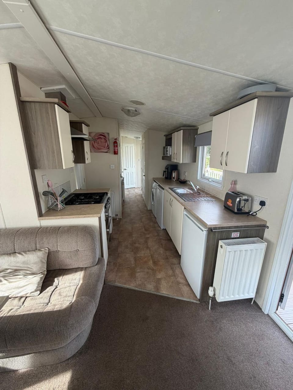 Sunnymede D1 - Hot Tub Caravan - Sleeps 10 - Fantasy Island, Ingoldmells - Meadow Lakes Caravan & Lodge Hire House in Ingoldmells
