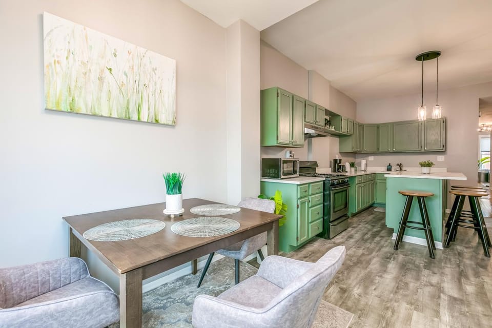 Dining area, kitchen