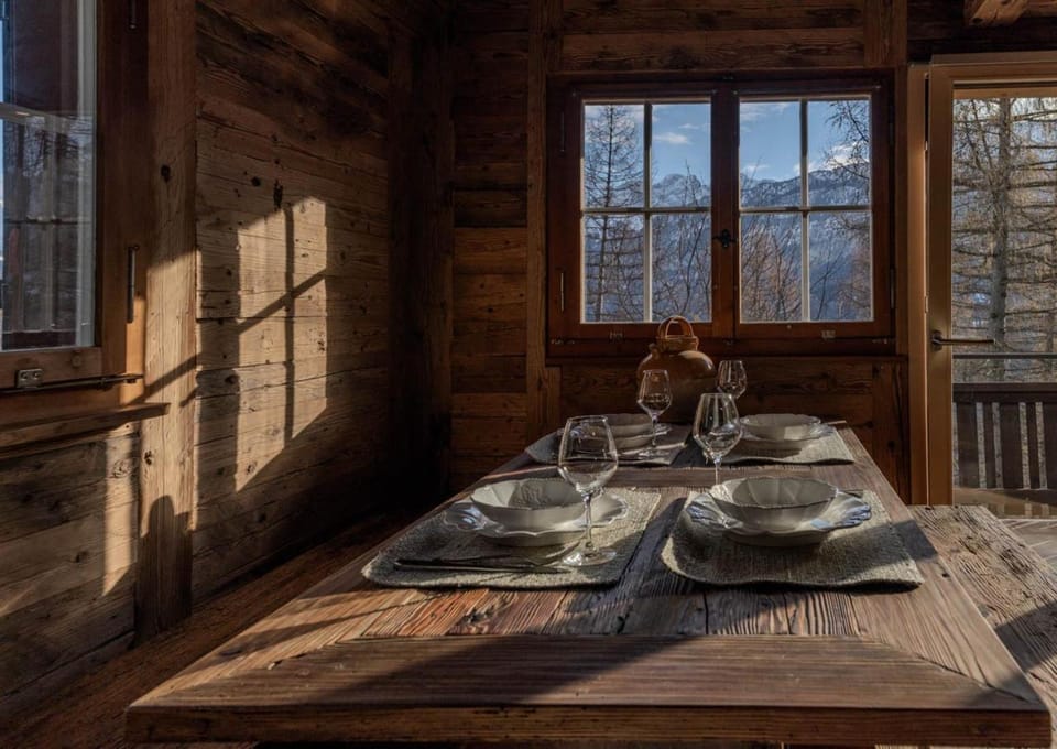 Dining area, Food