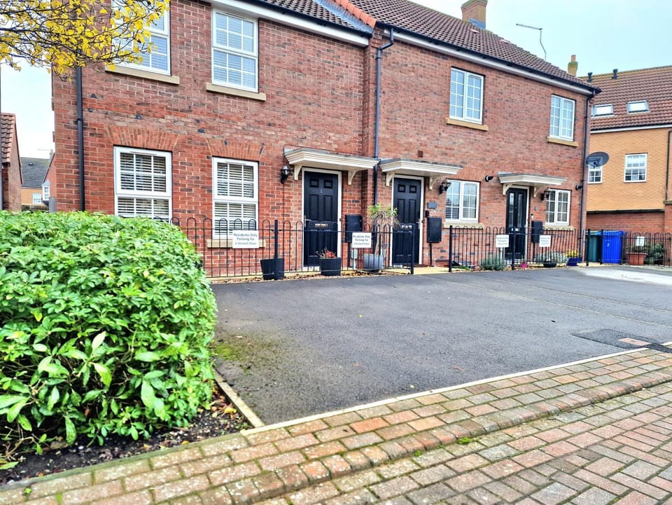 Property building, Day, Neighbourhood, Street view