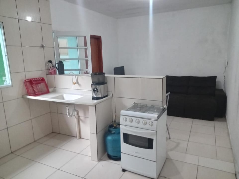 Kitchen or kitchenette, minibar