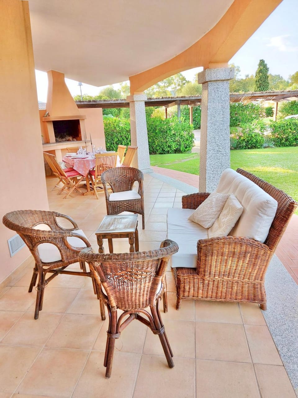 Patio, Day, Garden, Dining area