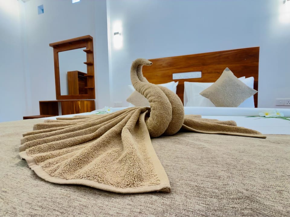 Bed, Bedroom, towels