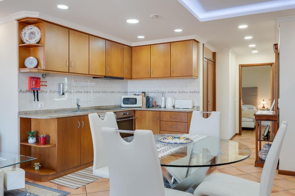 Dining area, kitchen