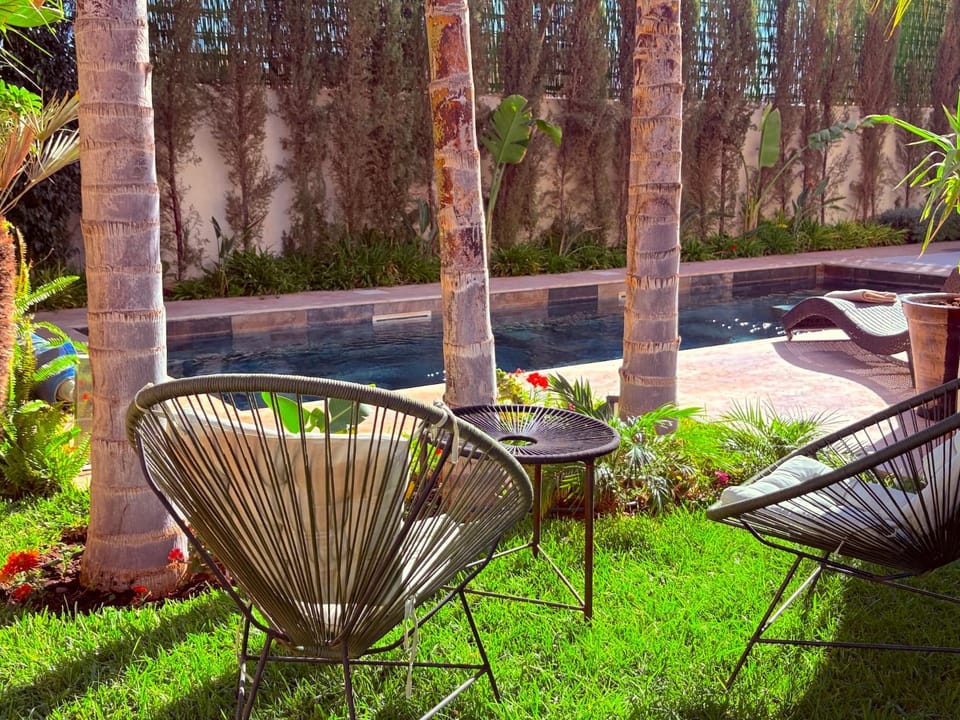 Patio, Spring, Day, Natural landscape, Garden, Garden view, Pool view, Swimming pool, sunbed