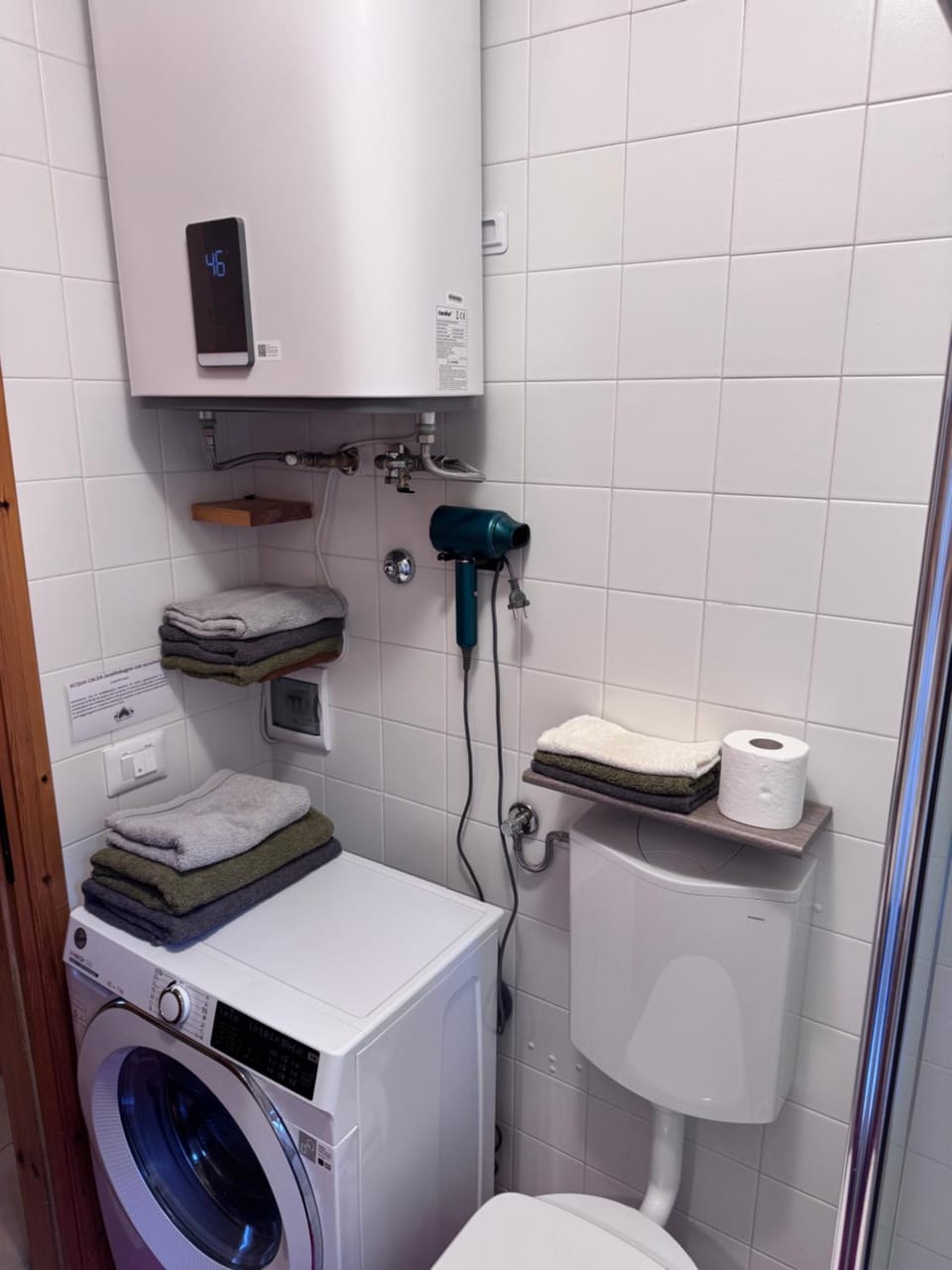 Bathroom, washing machine