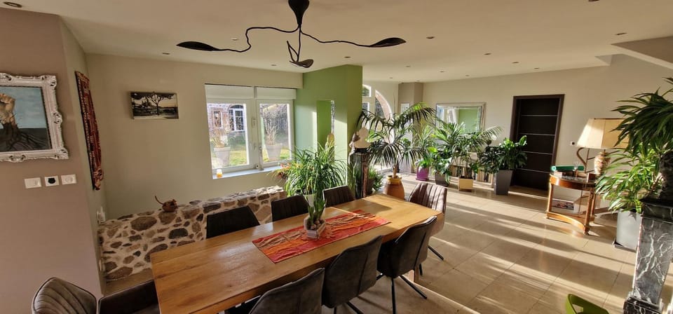Seating area, Dining area