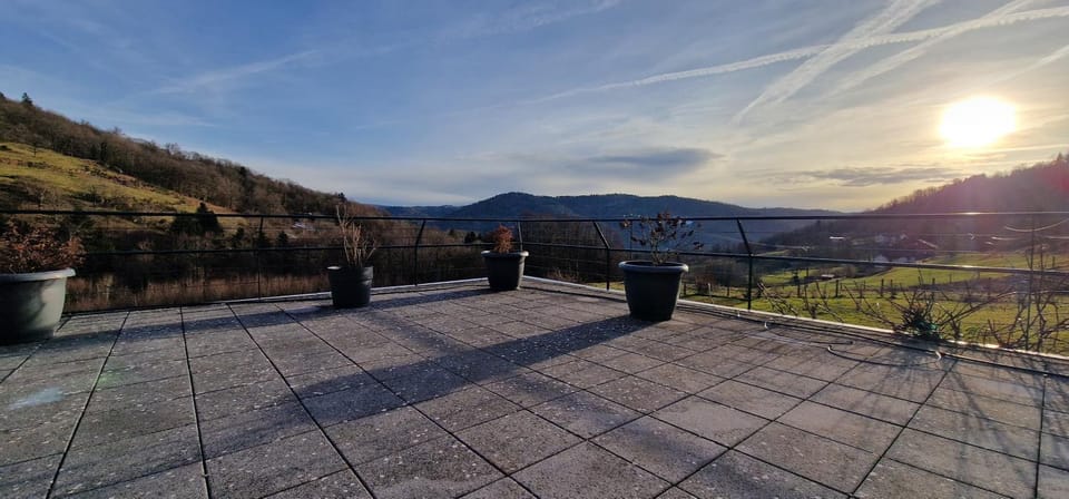 BBQ facilities, Balcony/Terrace, Dining area, Mountain view, Sunset