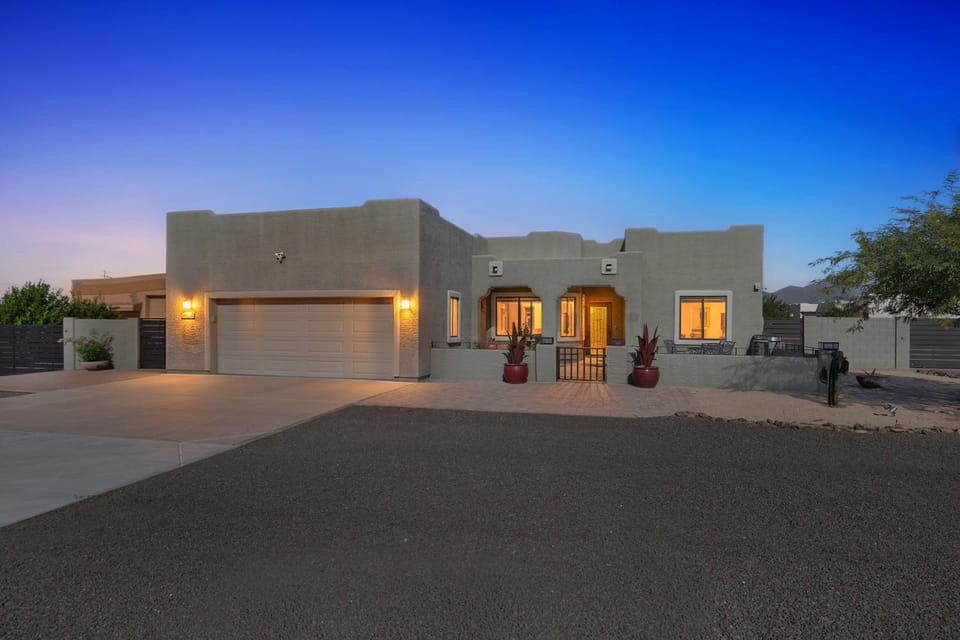 Alanamari Desert Estate, Pool, Spa, Casita-2 homes in one! House in Anthem