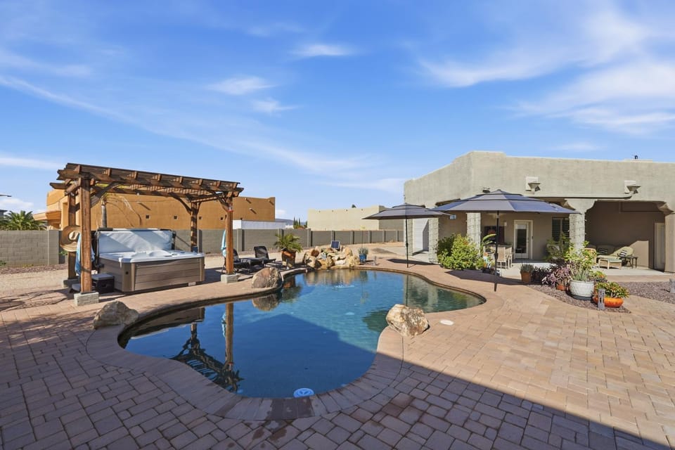 Alanamari Desert Estate, Pool, Spa, Casita-2 homes in one! House in Anthem