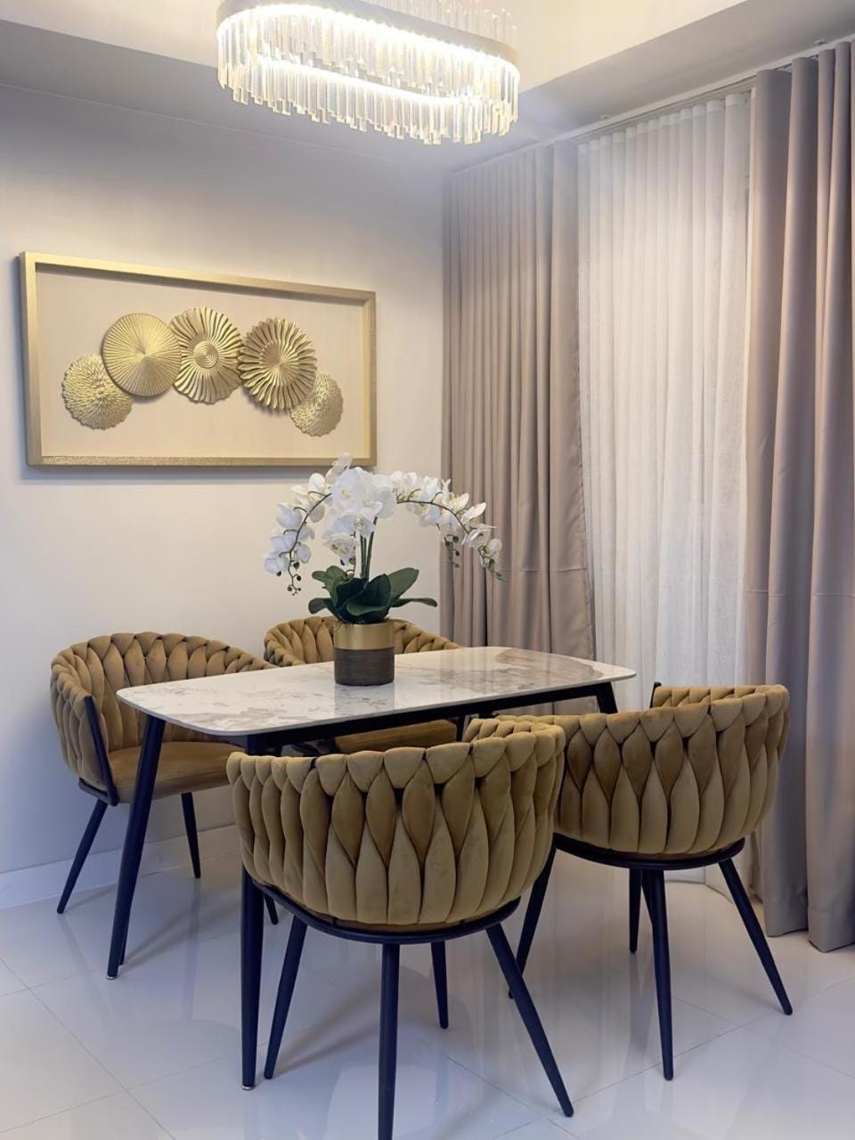 Modern 1 bedroom spacious apartment with Venice Grand Canal View Apartment in Makati