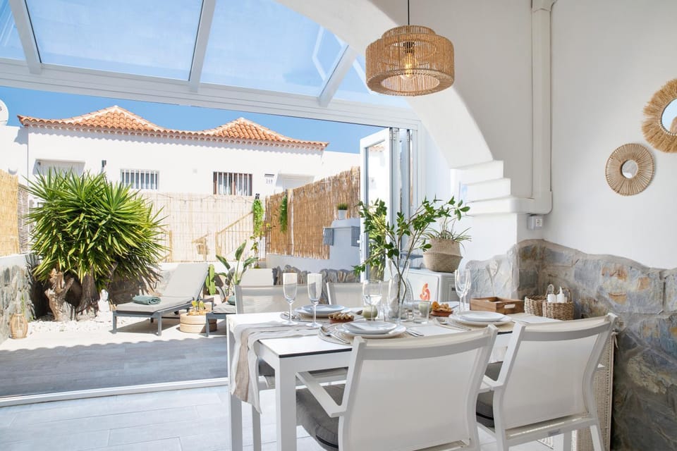 TMS Luxury ApartHotel Las Américas AC&Heated Pool Apartment in Playa de las Americas