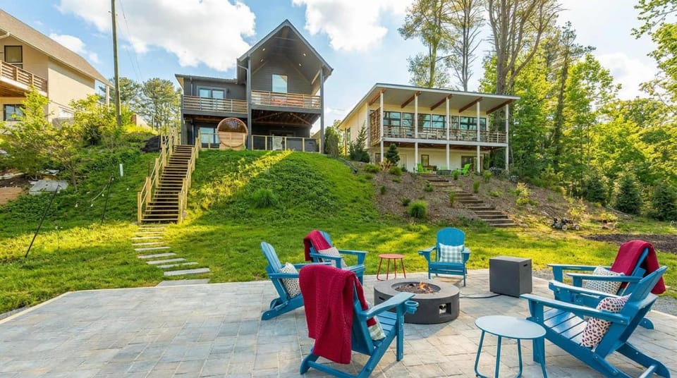 Mountain Retreat Sauna Outdoor Dining Nature House in Swannanoa
