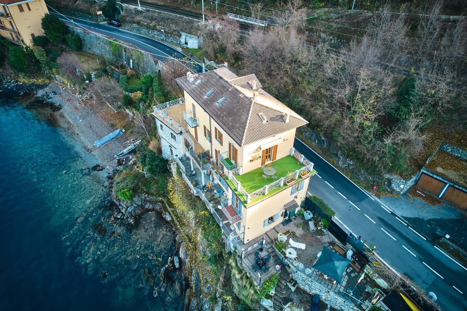 Property building, Neighbourhood, Natural landscape, Bird's eye view, Balcony/Terrace, Lake view