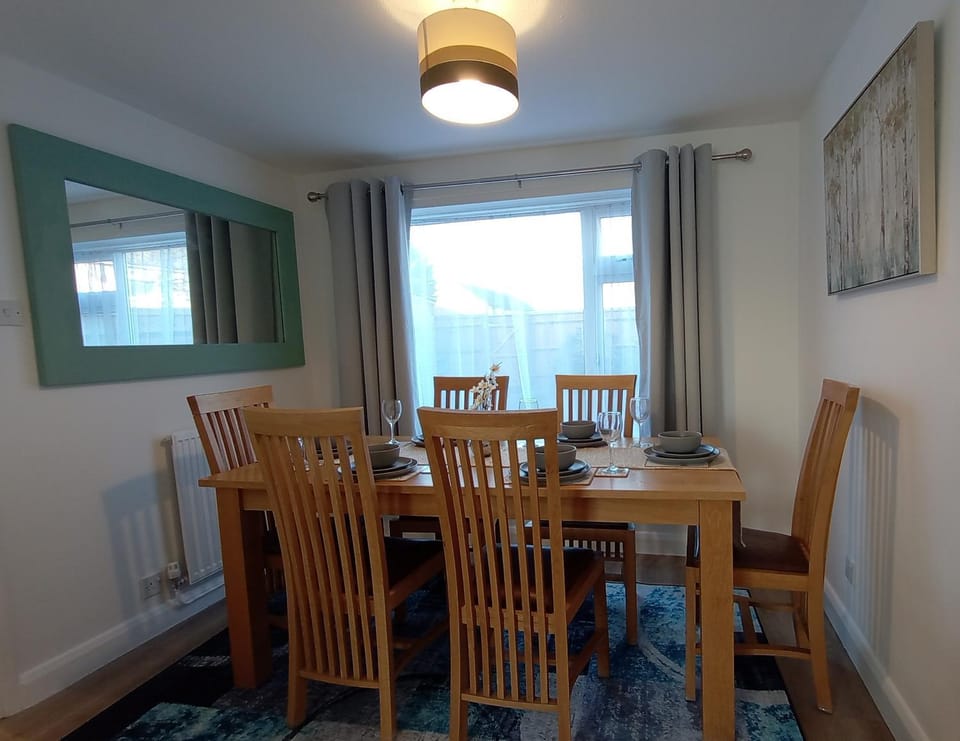 Seating area, Dining area