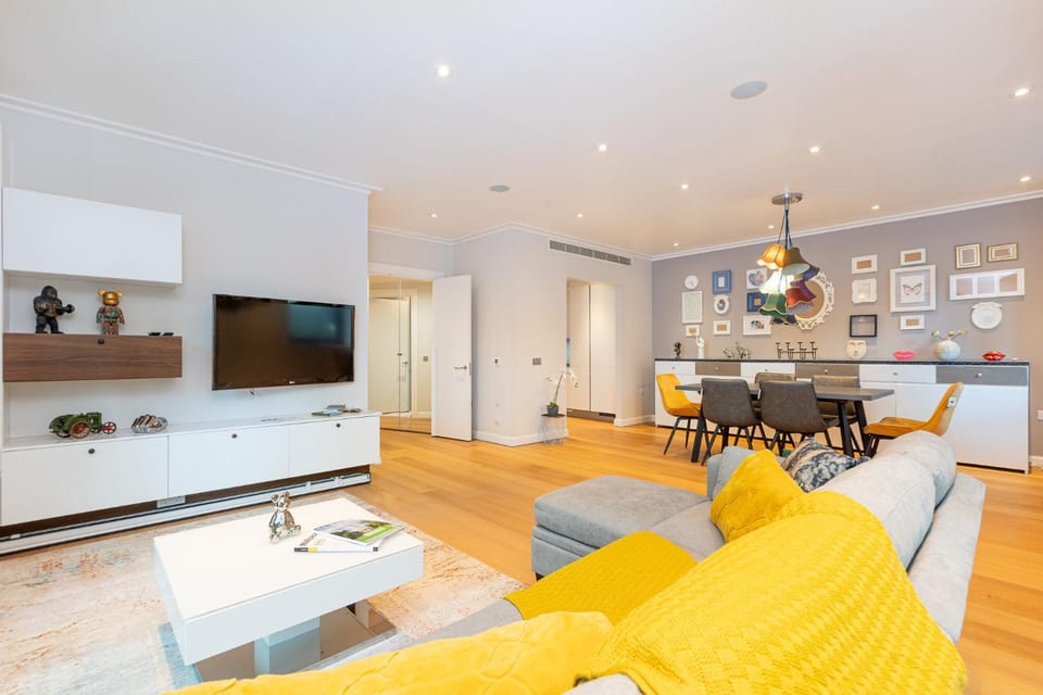 Chic, Contemporary 3BR Flat in Prime Canary Wharf Apartment in London