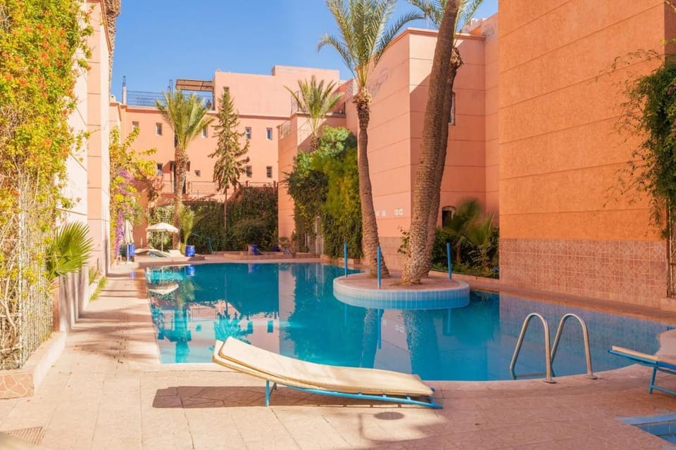 New Stylish Riad - 4BR with Pool Access Free Breakfast & Airport Pickup House in Marrakesh
