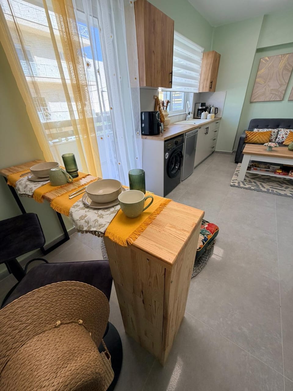 Kitchen or kitchenette, Seating area, Dining area, kitchen