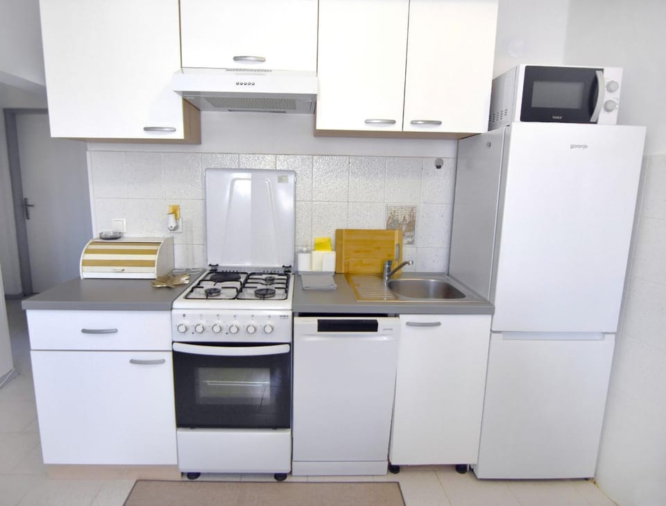 microwave, oven, kitchen