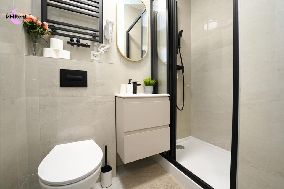 Shower, Toilet, Bathroom, towels