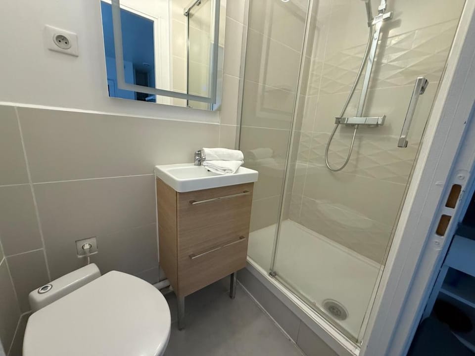 Shower, Bathroom