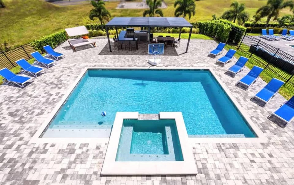 Gorgeous 13BR Encore Resort Next to Disney - 348 House in Four Corners