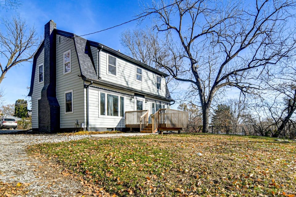Home w/ Spacious Yard, 3 Mi to Dtwn Des Moines! House in Des Moines
