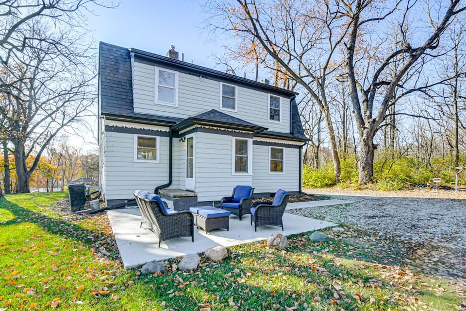 Home w/ Spacious Yard, 3 Mi to Dtwn Des Moines! House in Des Moines