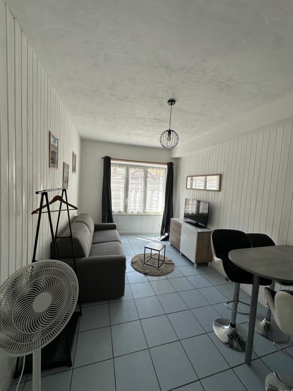 Bed, Seating area