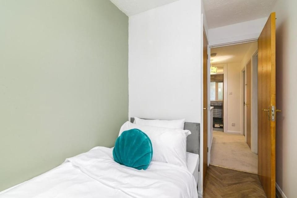 Bed, Bedroom, heating, internet