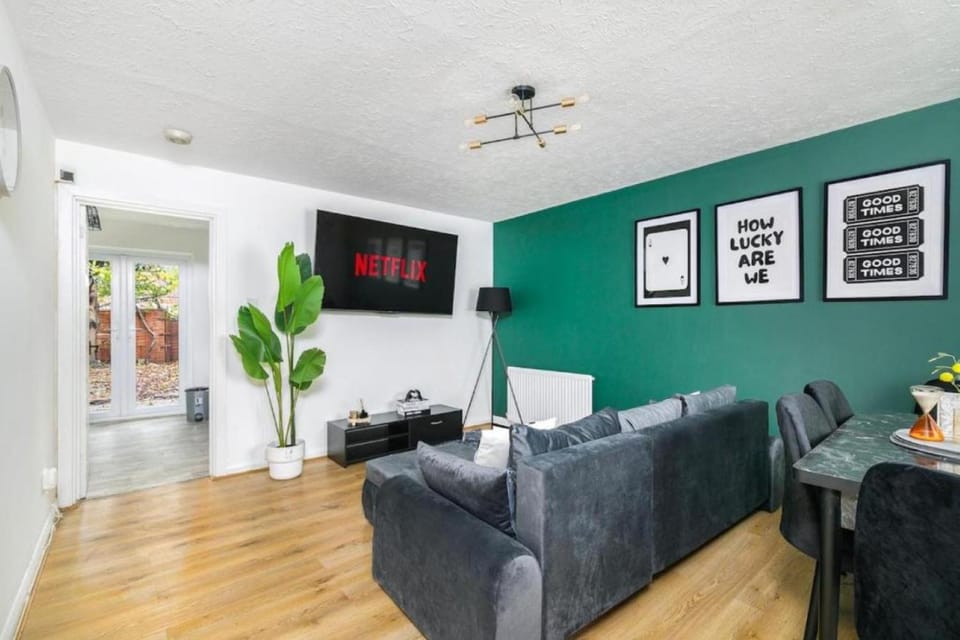 Communal lounge/ TV room, TV and multimedia, Living room, heating, internet